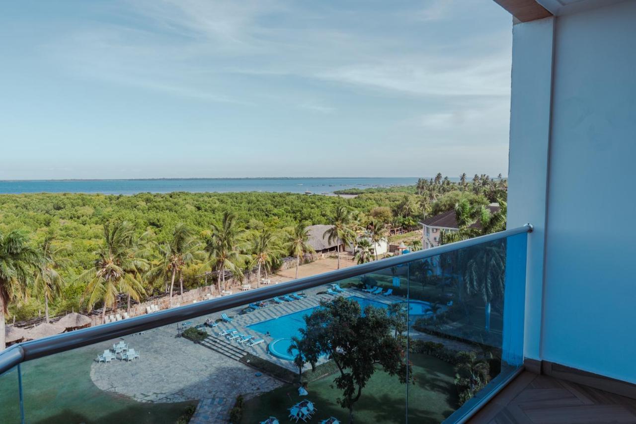 Tanga Beach Resort & Spa Buitenkant foto
