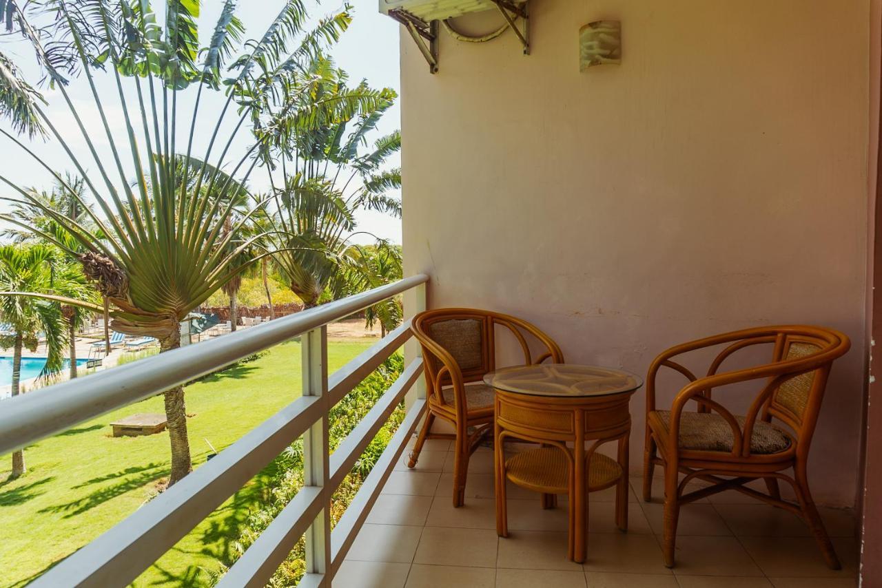 Tanga Beach Resort & Spa Buitenkant foto